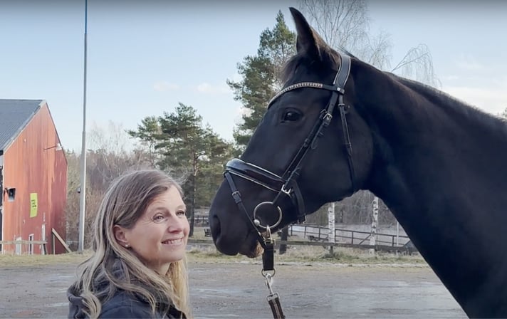 Marie Rhodin with a horse